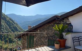Iconic Italian Townhouse W Rooftop Terrace & Mountain View, Pigna