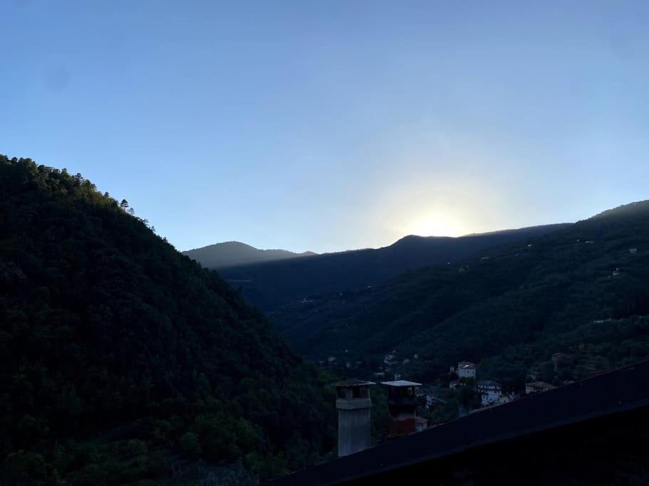 Iconic Italian Townhouse W Rooftop Terrace & Mountain View, Pigna Extérieur photo