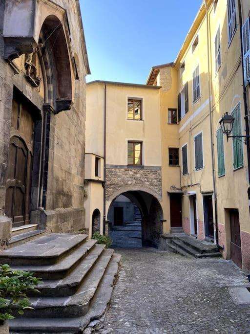 Iconic Italian Townhouse W Rooftop Terrace & Mountain View, Pigna Extérieur photo