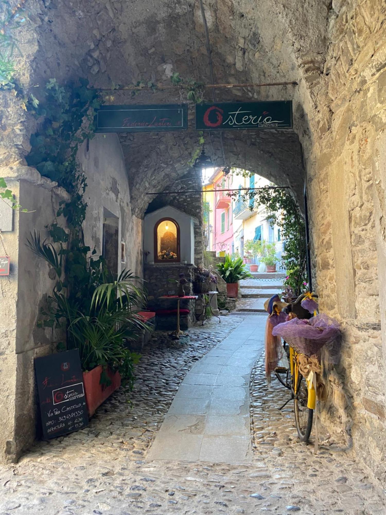 Iconic Italian Townhouse W Rooftop Terrace & Mountain View, Pigna Extérieur photo