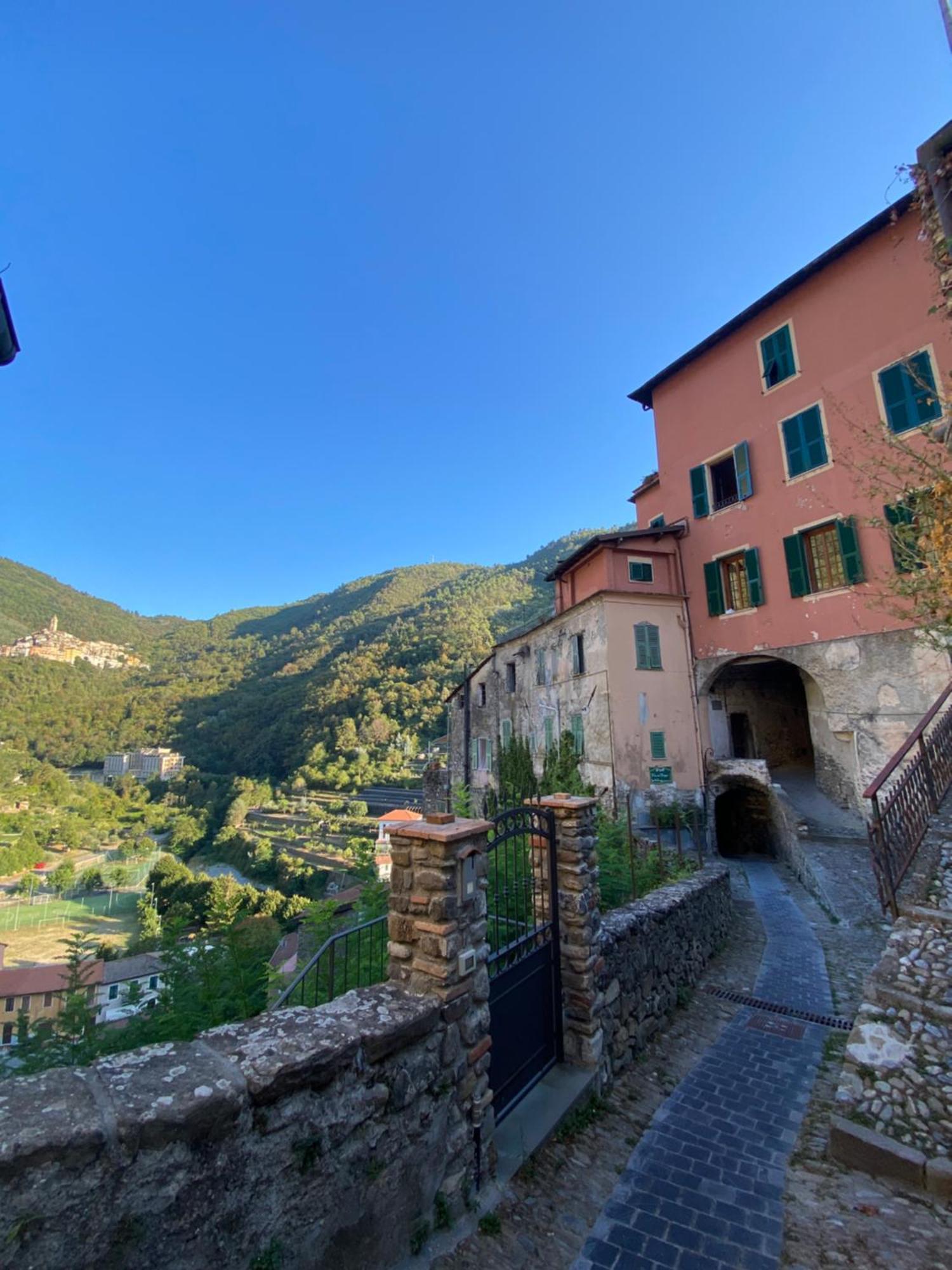 Iconic Italian Townhouse W Rooftop Terrace & Mountain View, Pigna Extérieur photo