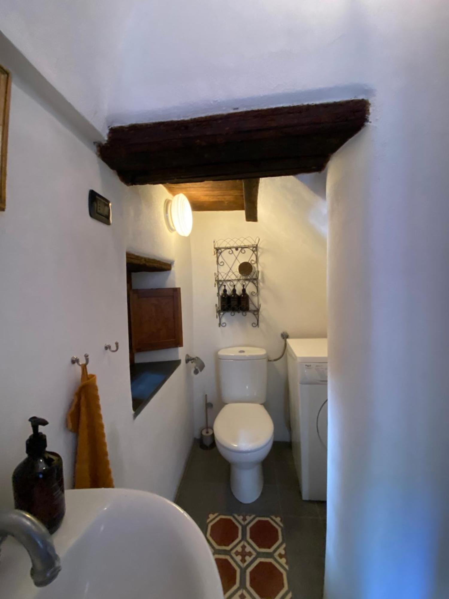 Iconic Italian Townhouse W Rooftop Terrace & Mountain View, Pigna Extérieur photo