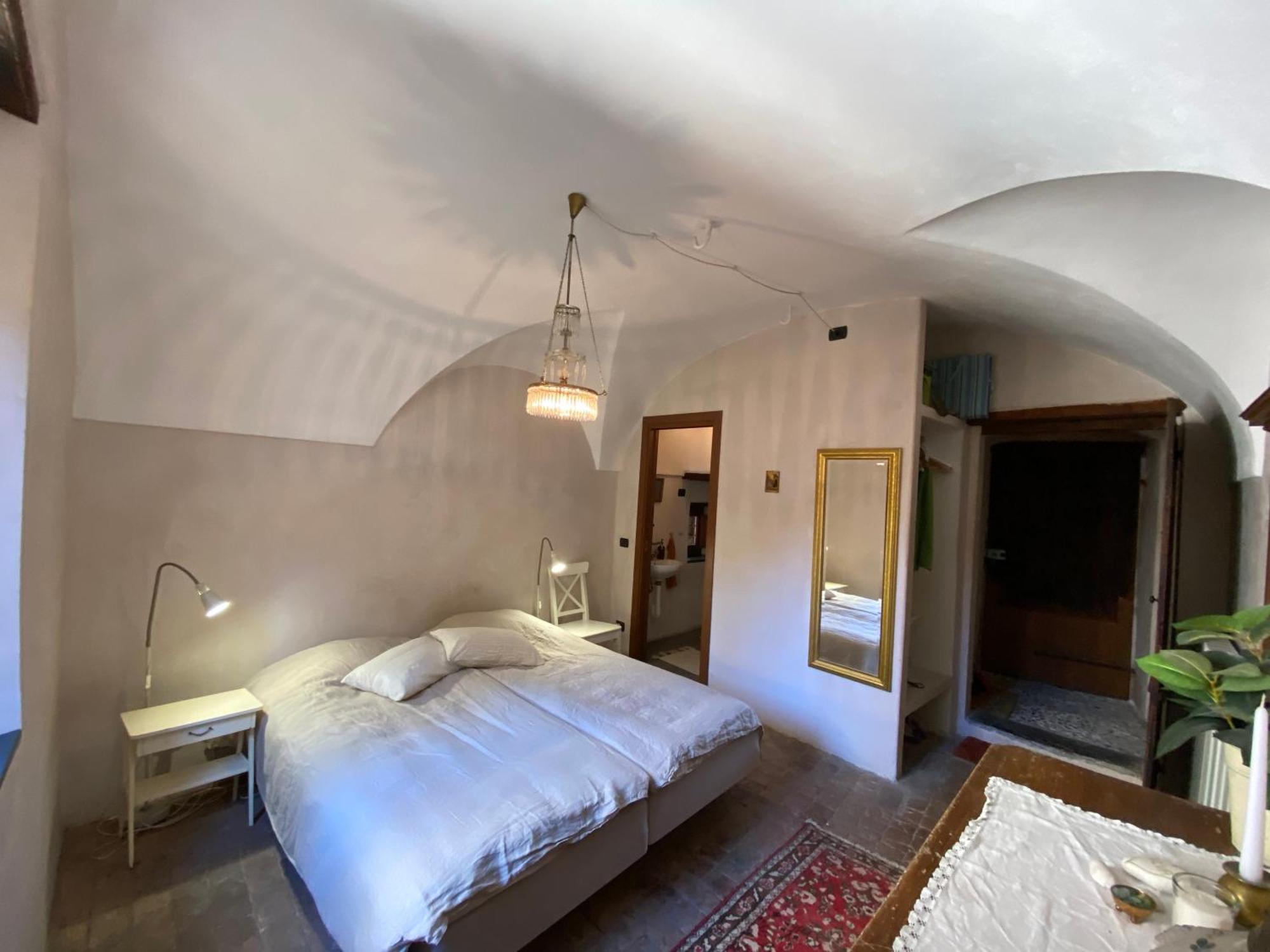 Iconic Italian Townhouse W Rooftop Terrace & Mountain View, Pigna Extérieur photo