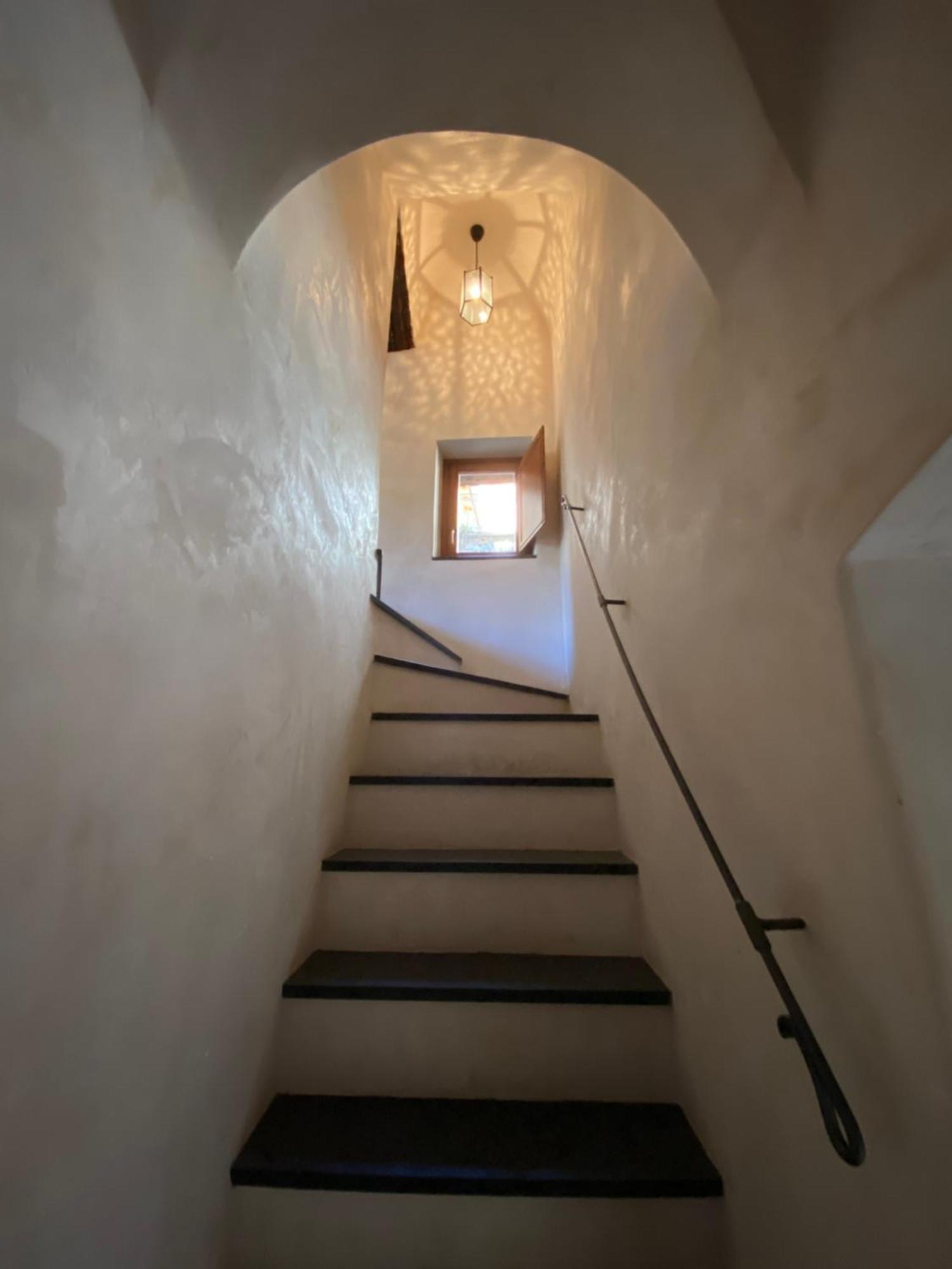 Iconic Italian Townhouse W Rooftop Terrace & Mountain View, Pigna Extérieur photo