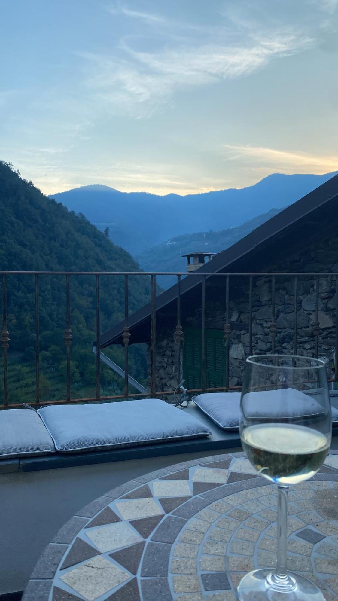 Iconic Italian Townhouse W Rooftop Terrace & Mountain View, Pigna Extérieur photo
