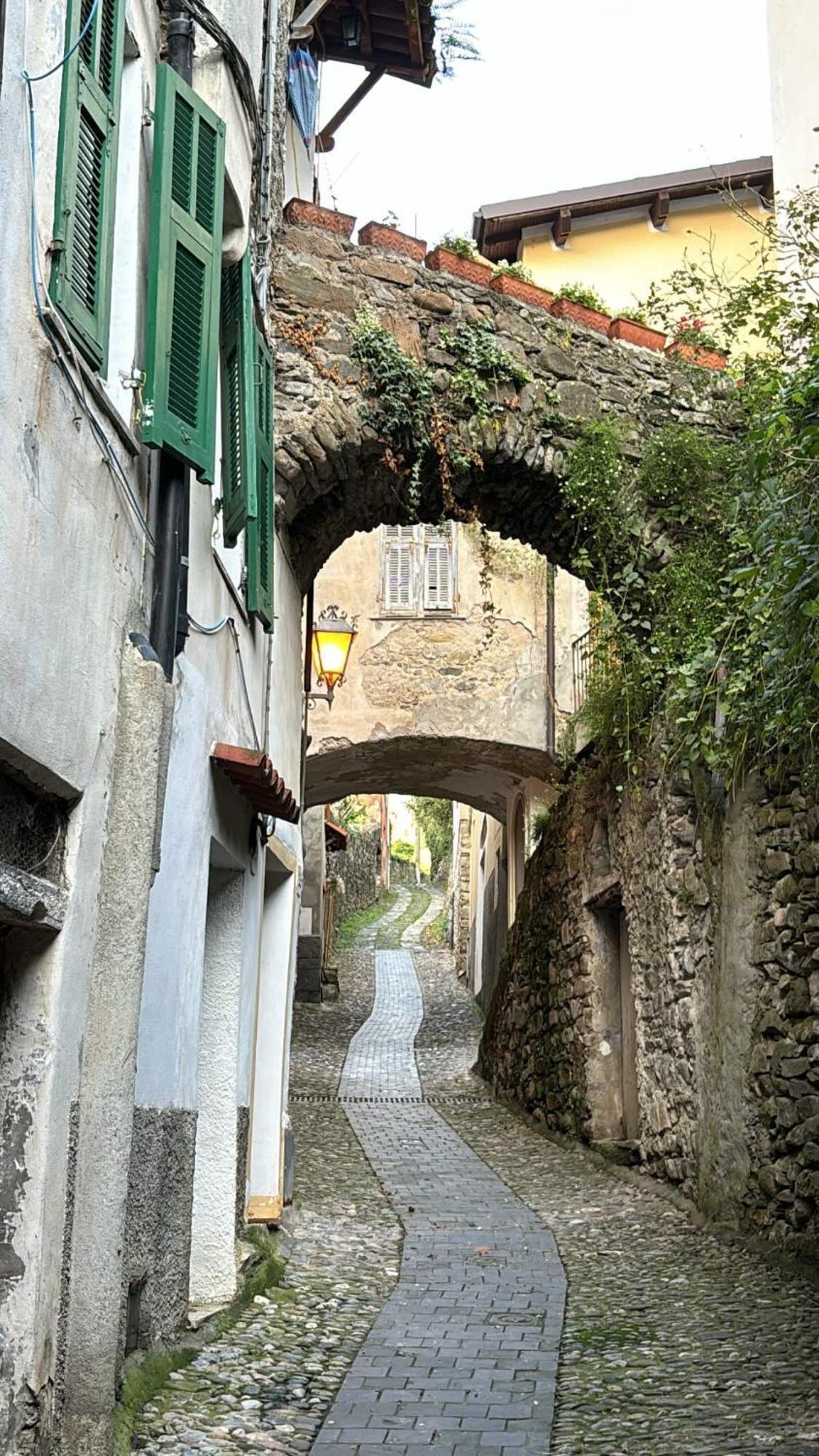 Iconic Italian Townhouse W Rooftop Terrace & Mountain View, Pigna Extérieur photo