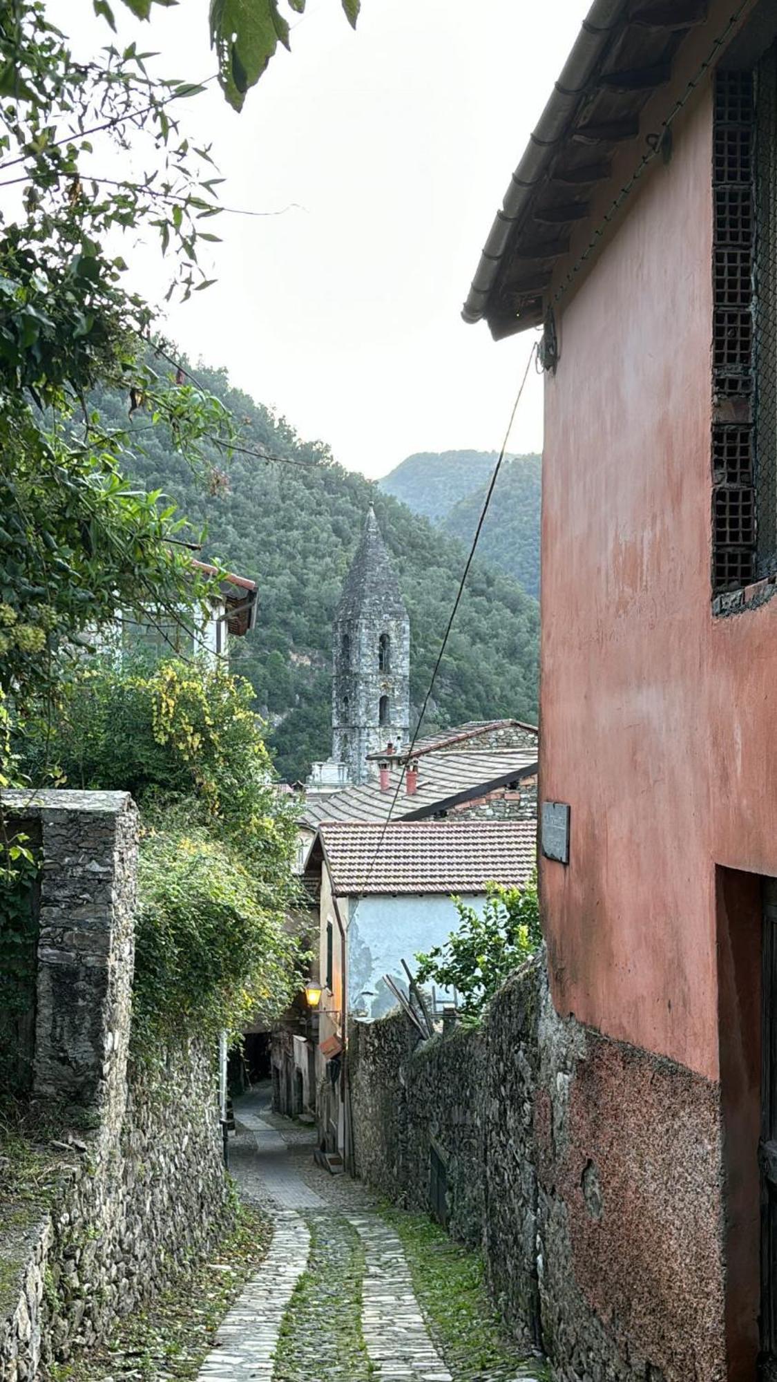 Iconic Italian Townhouse W Rooftop Terrace & Mountain View, Pigna Extérieur photo
